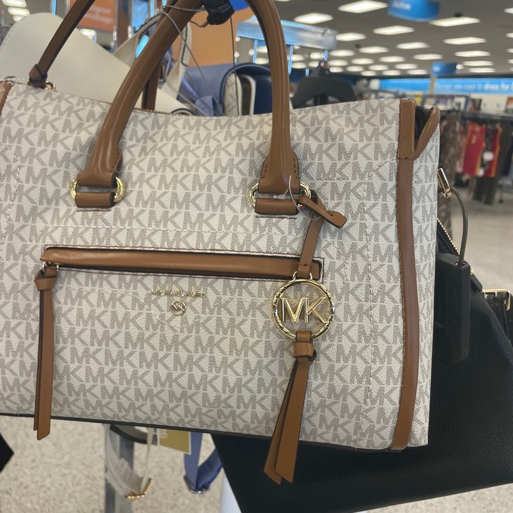 I DO NOT HAVE IT - MICHAEL KORS ISO